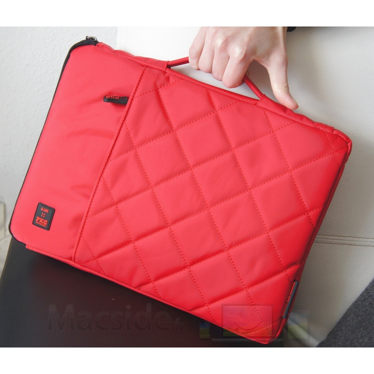 Sacoche PKG matelassée de couleur rouge pour MacBook Air ou Pro 13 pocues 